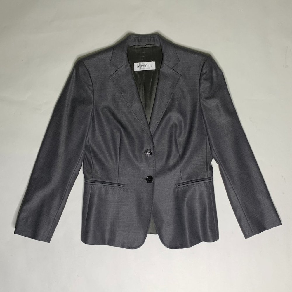 MaxMara woman business suit